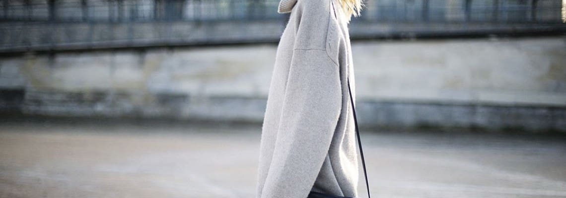 Swetry oversize: najmodniejsze propozycje na jesień